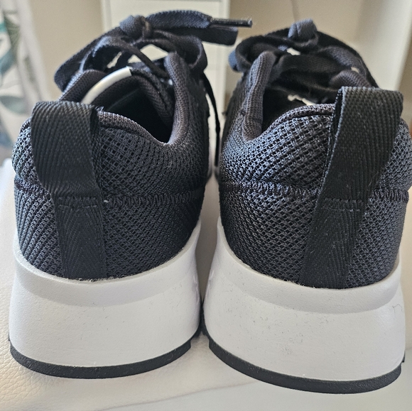 Womens Under Armour Shoes - Picture 2 of 4